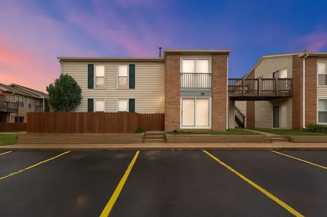 1975 Kenilworth Circle Hoffman Estates IL 60169