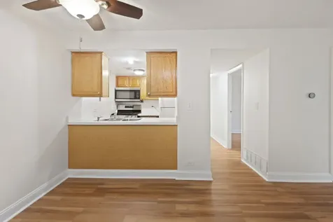 1975 Kenilworth Circle Hoffman Estates IL 60169