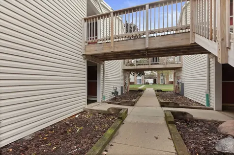 1975 Kenilworth Circle Hoffman Estates IL 60169