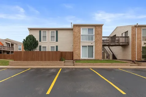 1975 Kenilworth Circle Hoffman Estates IL 60169