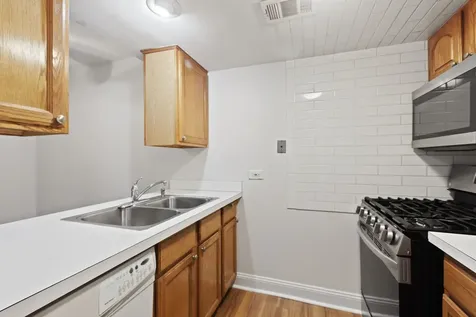 1975 Kenilworth Circle Hoffman Estates IL 60169
