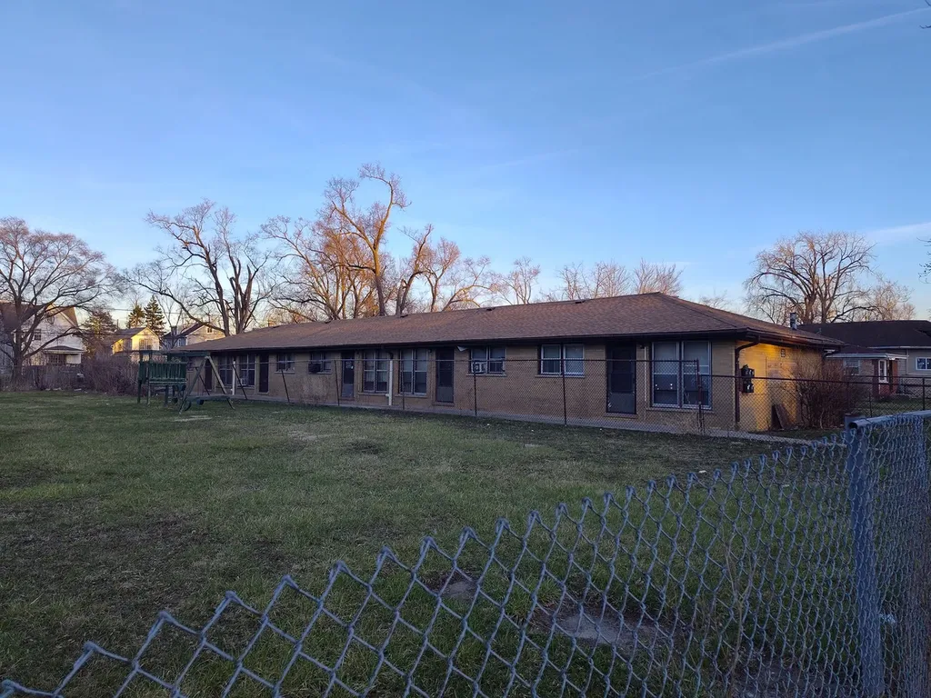 15731 Lexington Avenue Harvey IL 60426