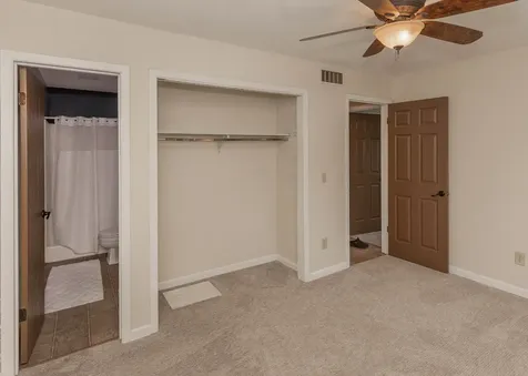 1211 48TH Avenue East Moline IL 61244