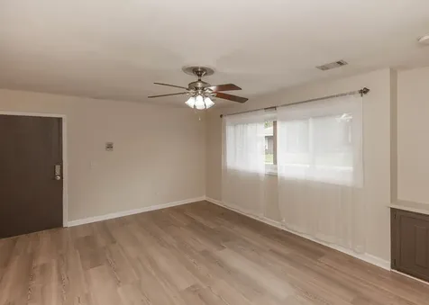 1211 48TH Avenue East Moline IL 61244