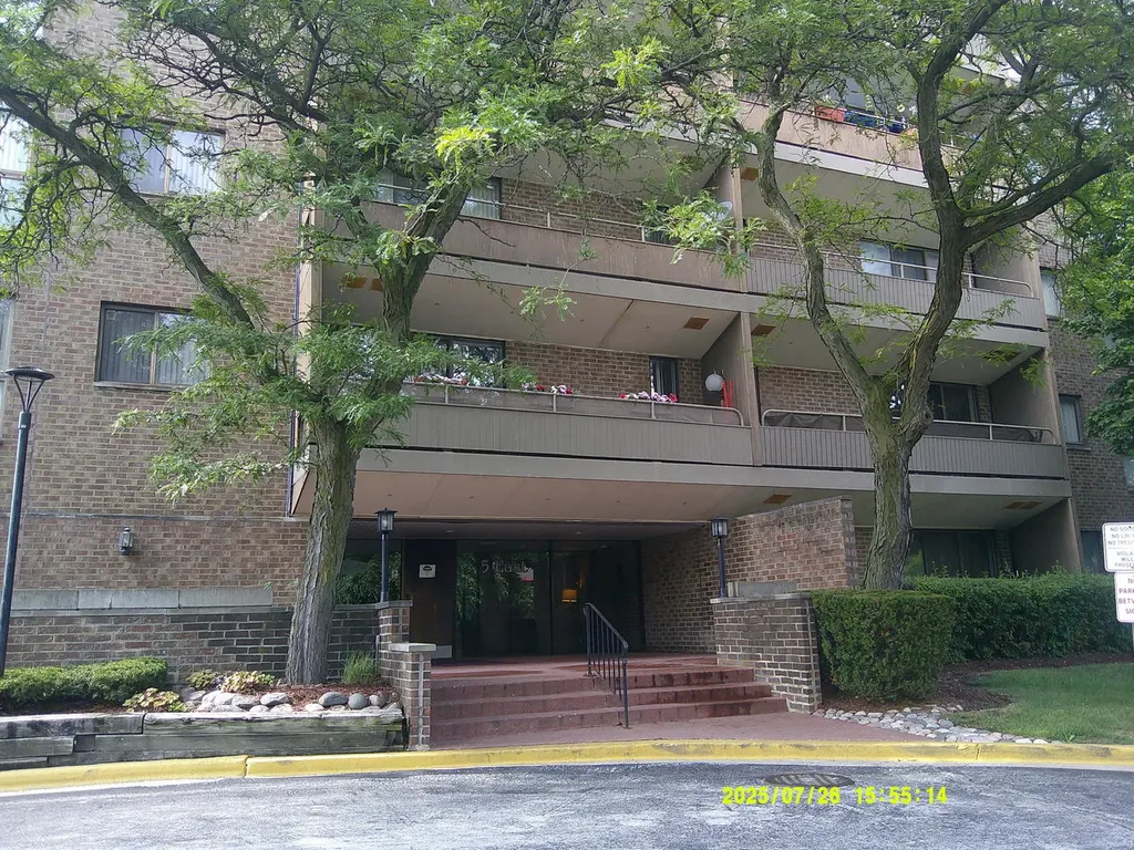 5 East Carriageway Drive Hazel Crest IL 60429