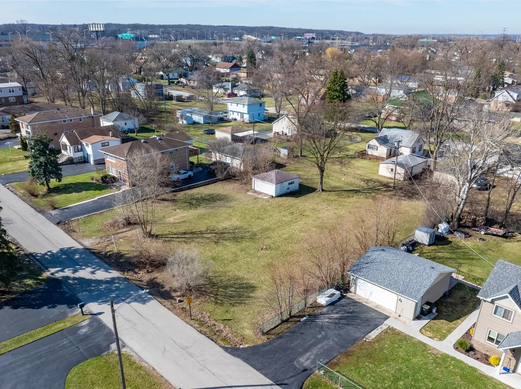 7740-7744 Banks Street Justice IL 60458