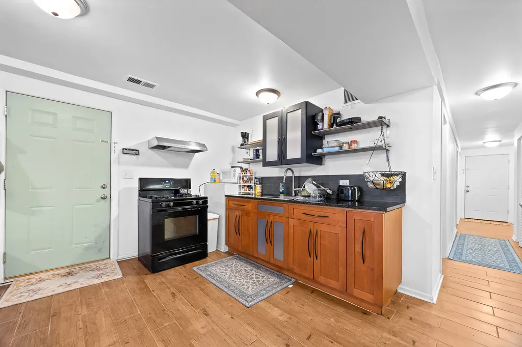 1527 West 18th Place Chicago IL 60608