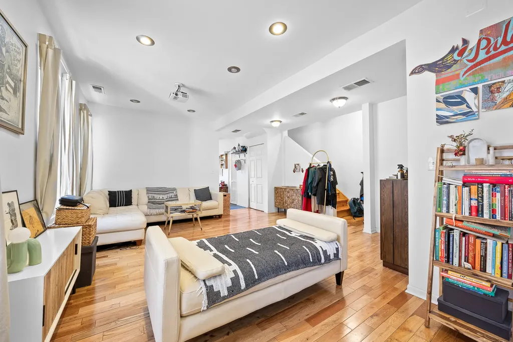 1527 West 18th Place Chicago IL 60608