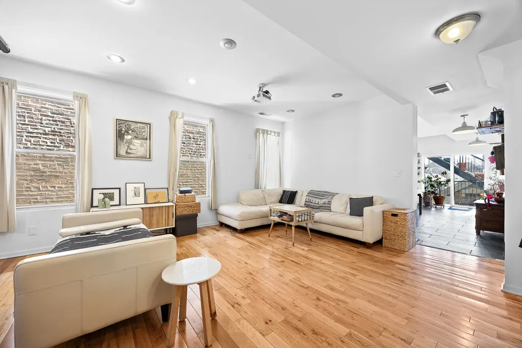 1527 West 18th Place Chicago IL 60608