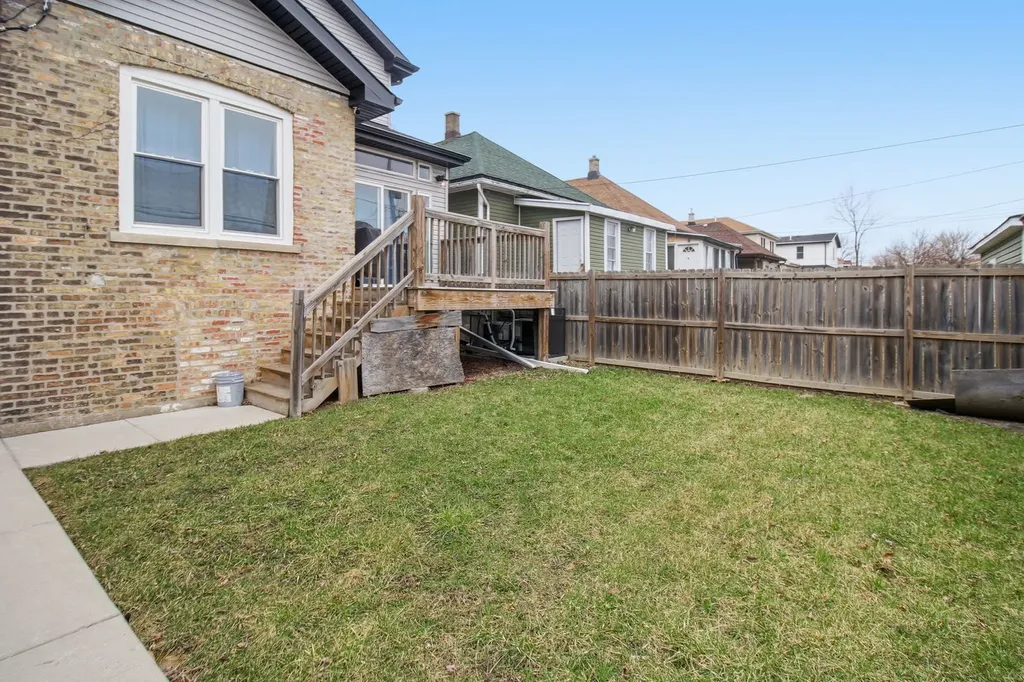 7537 South May Street Chicago IL 60620