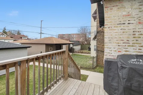 7537 South May Street Chicago IL 60620
