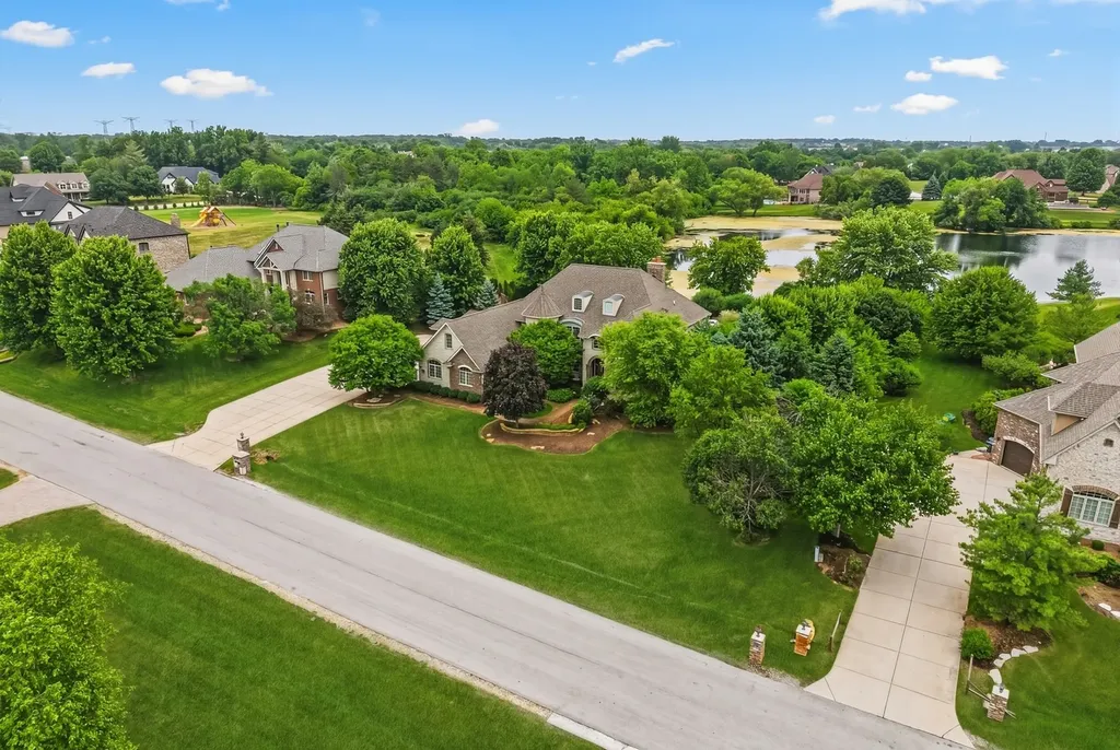 17949 South Crystal Lake Drive Mokena IL 60448
