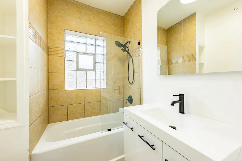 7601 South Rhodes Avenue Chicago IL 60619