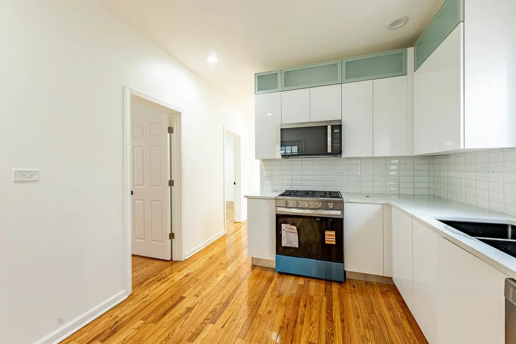 7601 South Rhodes Avenue Chicago IL 60619