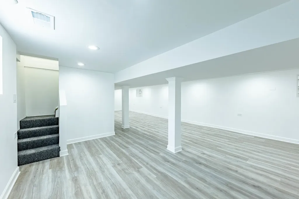 7601 South Rhodes Avenue Chicago IL 60619