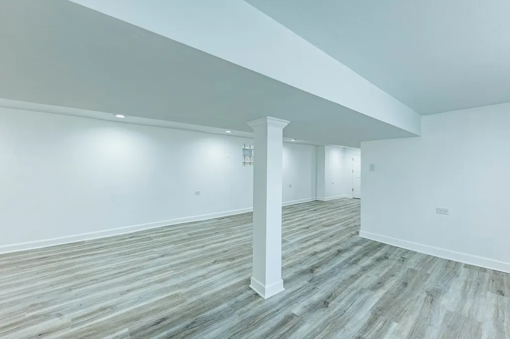 7601 South Rhodes Avenue Chicago IL 60619