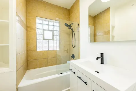 7601 South Rhodes Avenue Chicago IL 60619