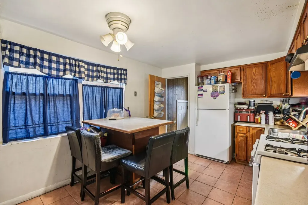 2850 East 94th Street Chicago IL 60617