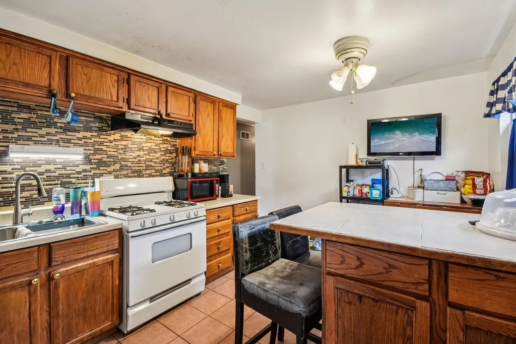 2850 East 94th Street Chicago IL 60617