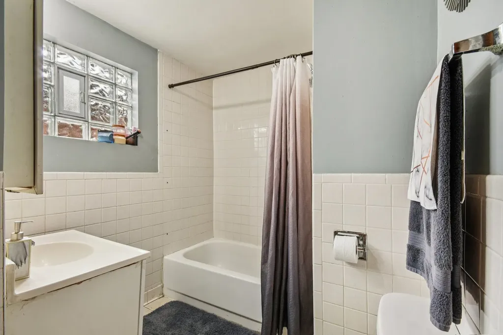 2850 East 94th Street Chicago IL 60617