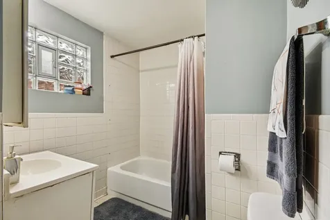2850 East 94th Street Chicago IL 60617
