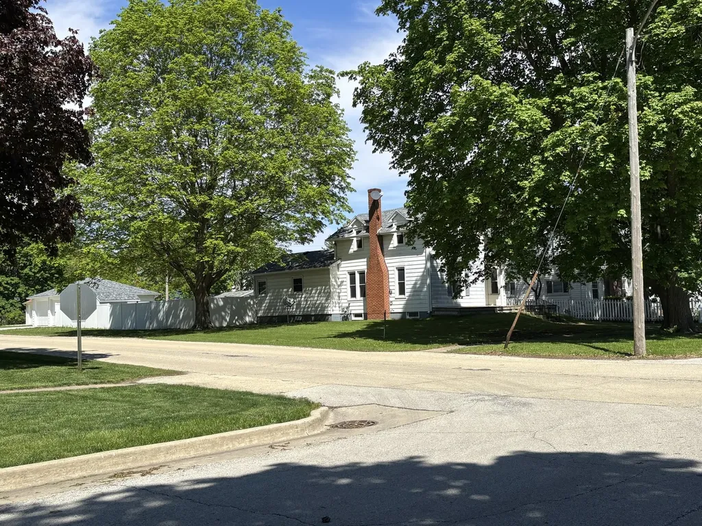 359 West Orleans Street Paxton IL 60957