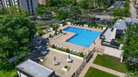 9078 Heathwood Drive Niles IL 60714
