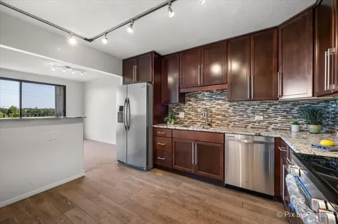 9078 Heathwood Drive Niles IL 60714