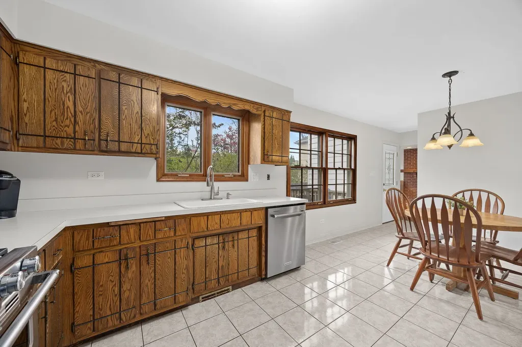 4821 Wallbank Avenue Downers Grove IL 60515