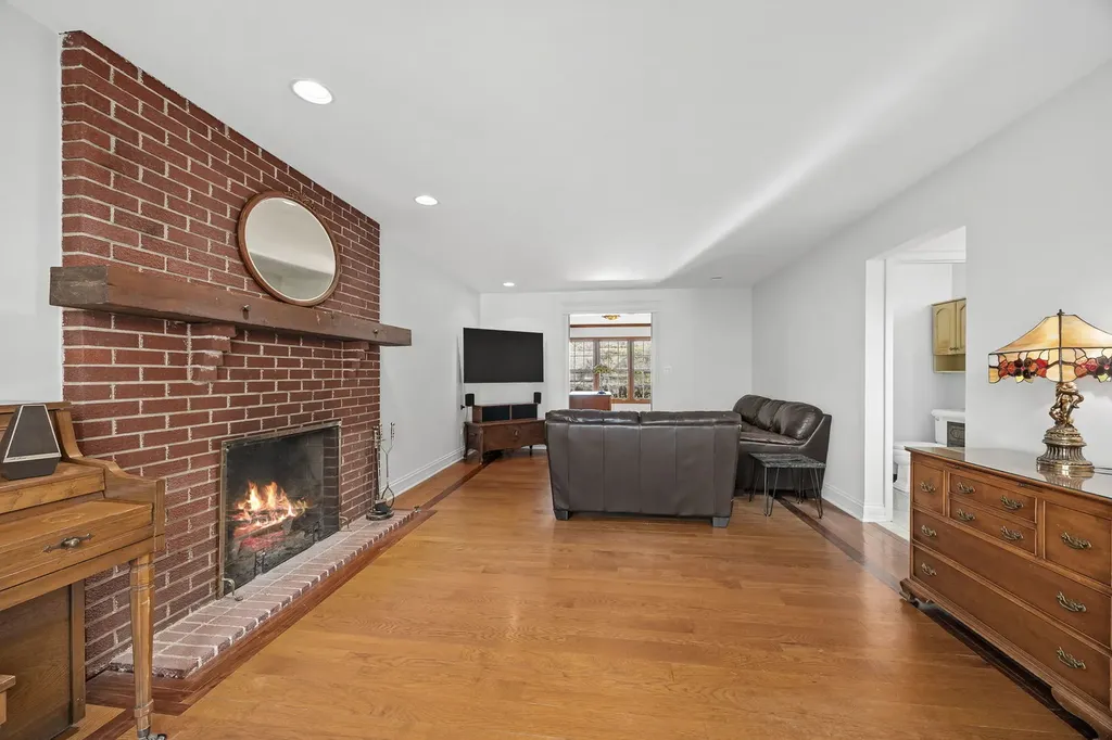 4821 Wallbank Avenue Downers Grove IL 60515