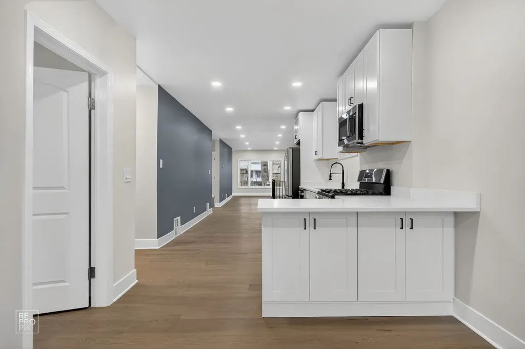 8420 South Carpenter Street Chicago IL 60620