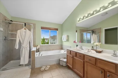 2984 Shamrock Circle Elgin IL 60124