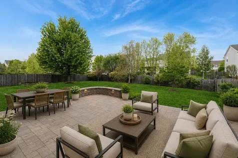 2984 Shamrock Circle Elgin IL 60124