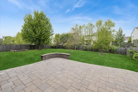 2984 Shamrock Circle Elgin IL 60124