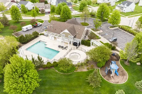 2984 Shamrock Circle Elgin IL 60124
