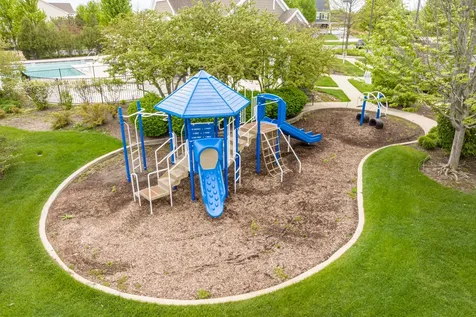 2984 Shamrock Circle Elgin IL 60124