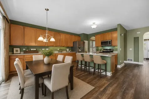 2984 Shamrock Circle Elgin IL 60124