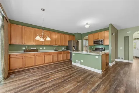 2984 Shamrock Circle Elgin IL 60124