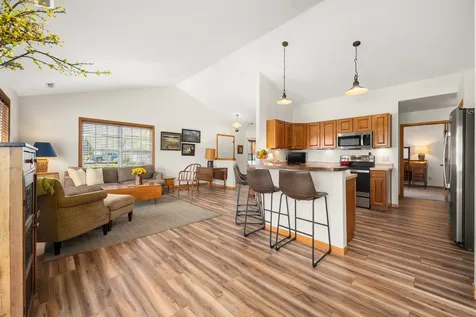 2105 Waterbury Lane W Sycamore IL 60178