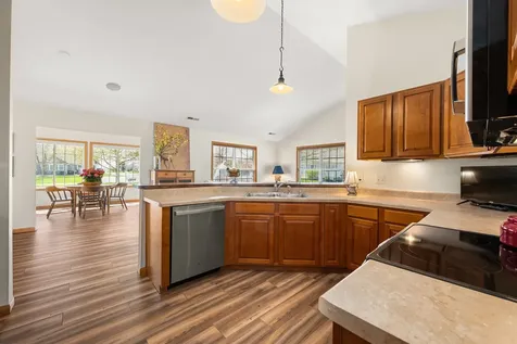 2105 Waterbury Lane W Sycamore IL 60178