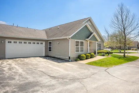 2105 Waterbury Lane W Sycamore IL 60178