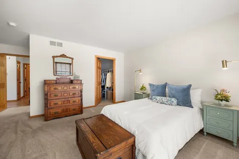 2105 Waterbury Lane W Sycamore IL 60178