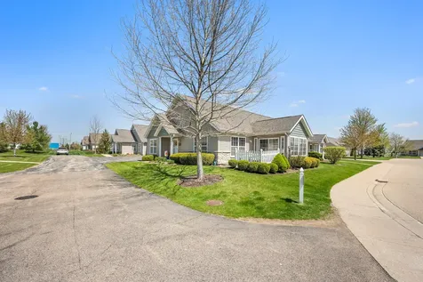 2105 Waterbury Lane W Sycamore IL 60178