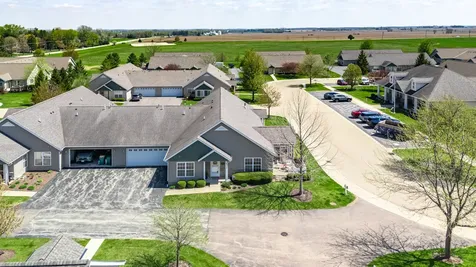 2105 Waterbury Lane W Sycamore IL 60178