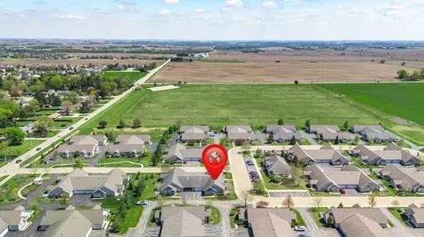 2105 Waterbury Lane W Sycamore IL 60178