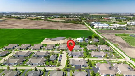 2105 Waterbury Lane W Sycamore IL 60178