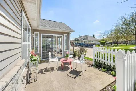 2105 Waterbury Lane W Sycamore IL 60178