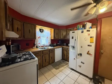 227 Blackthorn Road Matteson IL 60443