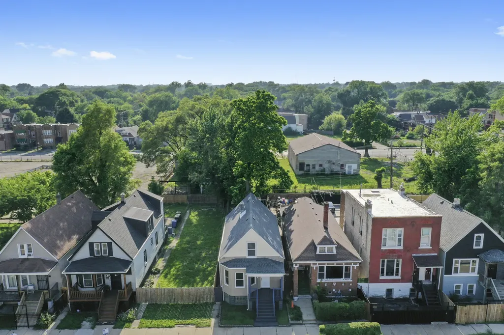 7128 South May Street Chicago IL 60621