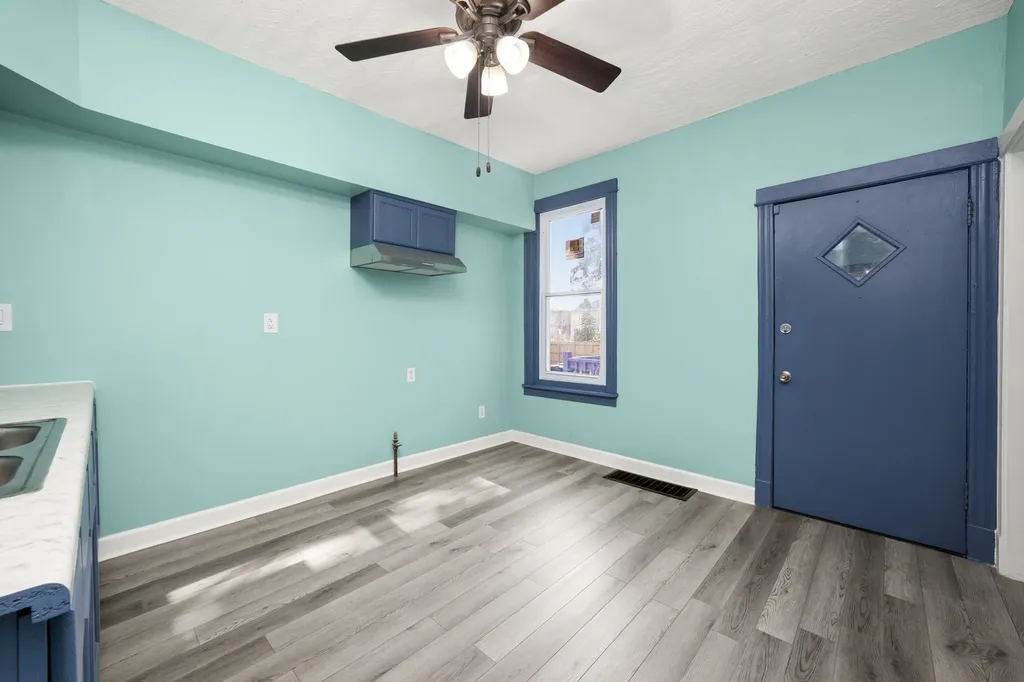 7128 South May Street Chicago IL 60621